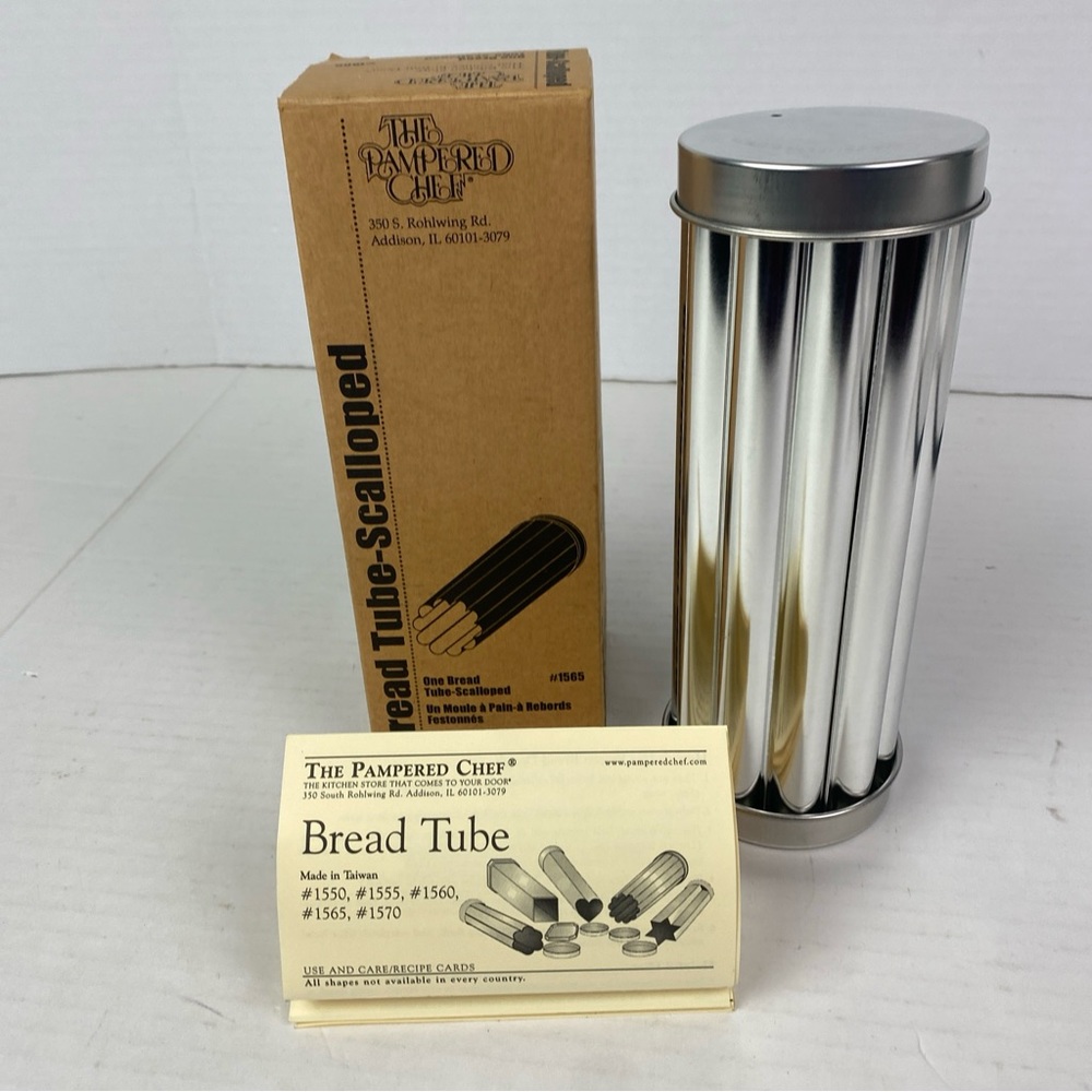 The Pampered Chef Bread Tube Scalloped #1565 Kitchen Breadmaking Gadget New Box